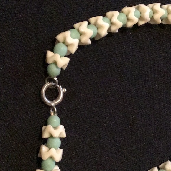 Glass bead necklace - Picture 3 of 3